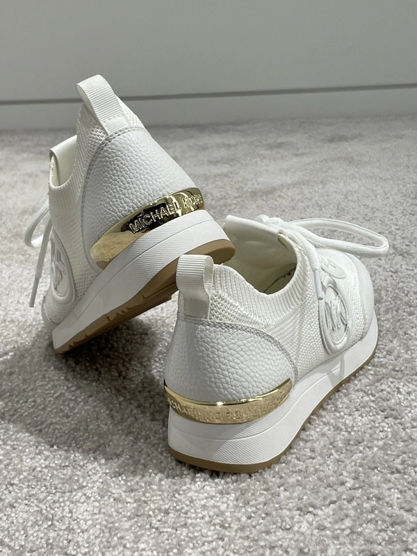 【MICHAEL KORS】Jenkins メタリック ニット スニーカー JENKINS ニット スニーカーのスタイリング | スナップ詳細