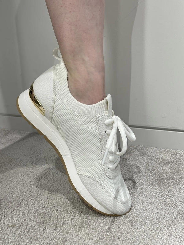 【MICHAEL KORS】Jenkins メタリック ニット スニーカー JENKINS ニット スニーカーのスタイリング | スナップ詳細