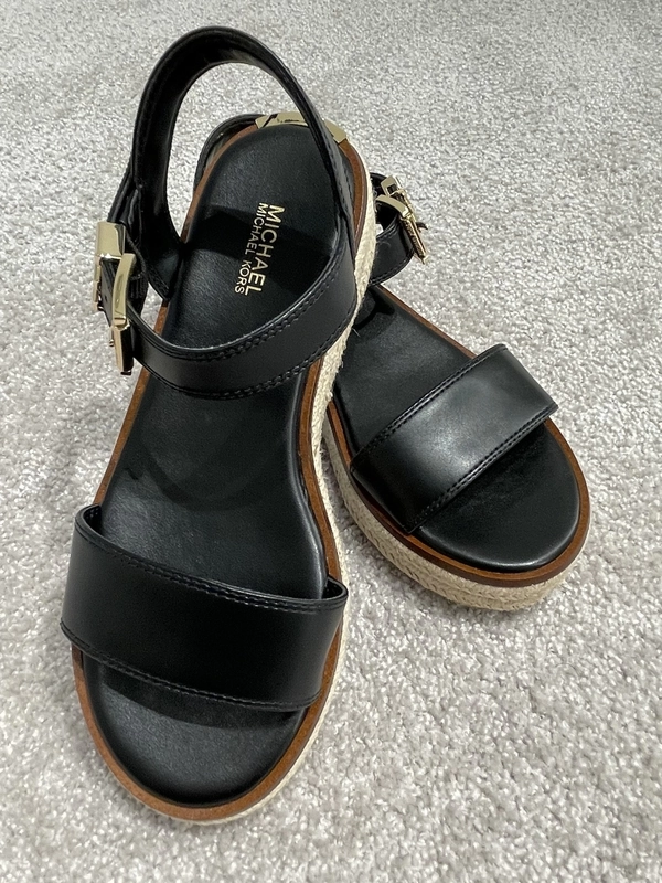 新品未使用MICHAEL KORS ブラック　エスパドリーユ RICHIE エスパドリーユ サンダルのスタイリング | スナップ詳細