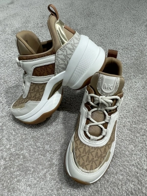 新品 マイケルコース ガンメタリックカラー スネークスキン リストレット 公式】METALLIC(メタリック) | マイケル・コース(MICHAEL KORS