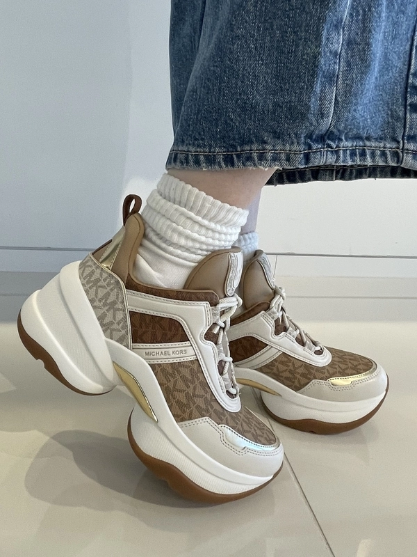 OLYMPIA ウェッジ スニーカーのスタイリング | スナップ詳細