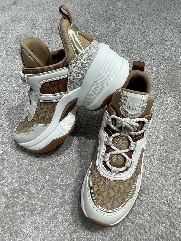 OLYMPIA ウェッジ スニーカーのスタイリング | スナップ詳細