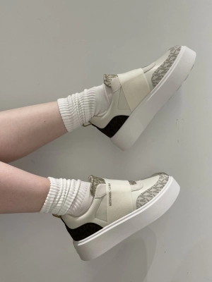 ROMEY スリッポン プラットフォーム スニーカーのスタイリング