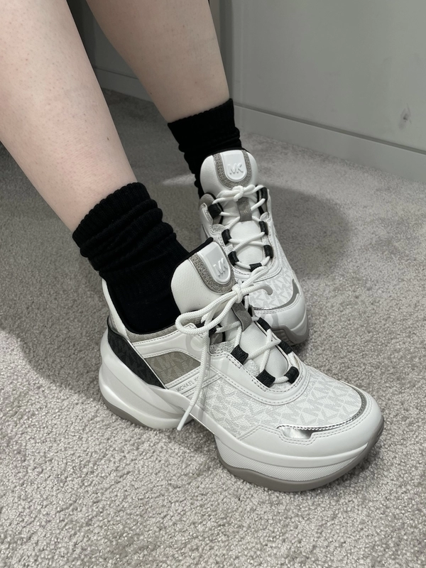 MICHAEL KORS マイケルコース/OLYMPIA ウェッジ スニーカー OLYMPIA ウェッジ スニーカーのスタイリング | スナップ詳細