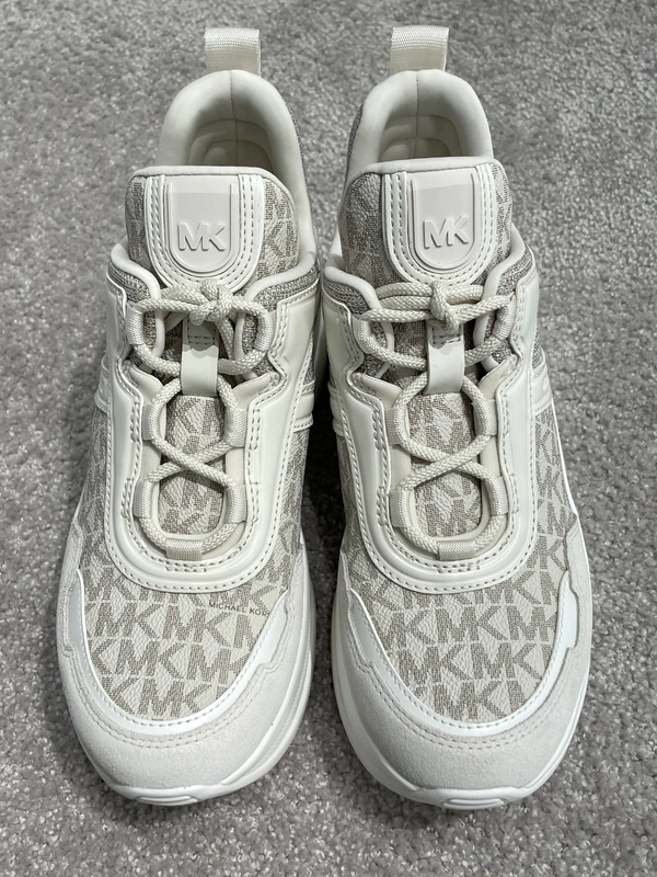 OLYMPIA ウェッジ スニーカーのスタイリング | スナップ詳細