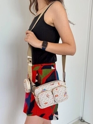 多機能をスマートに。実用性に優れた【日本限定】クロスボディの