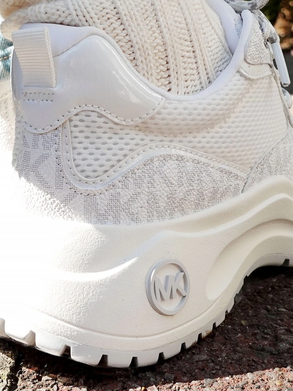 LEVIE スニーカーのスタイリング | スナップ詳細