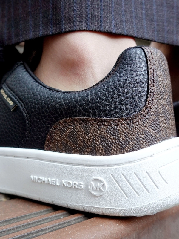 KAI ミックスメディア スニーカーのスタイリング | スナップ詳細