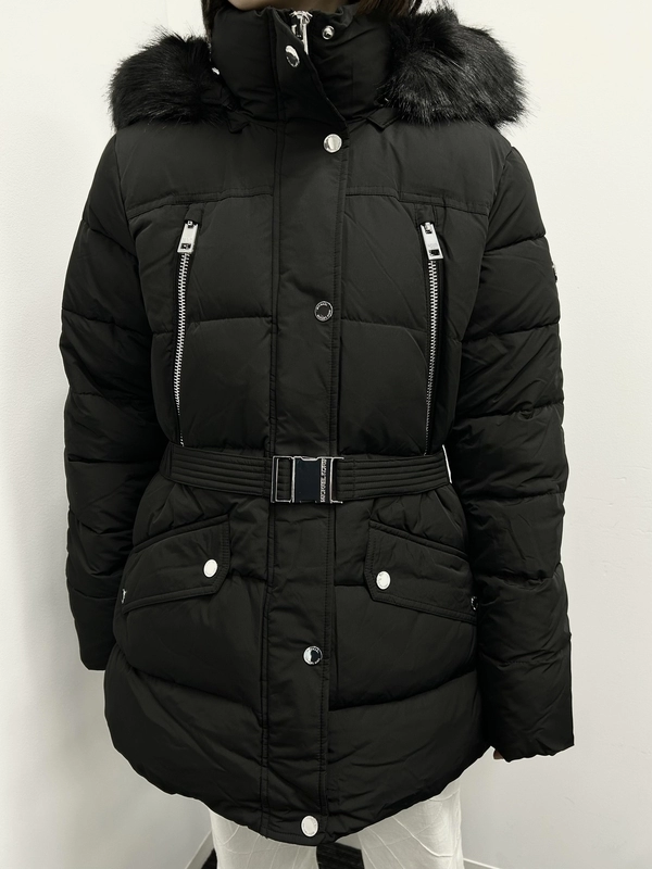 フォーファートリム キルティング パファー ジャケットのスタイリング