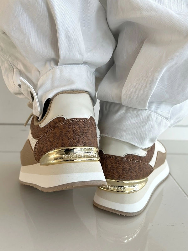 HATTIE スニーカーのスタイリング | スナップ詳細